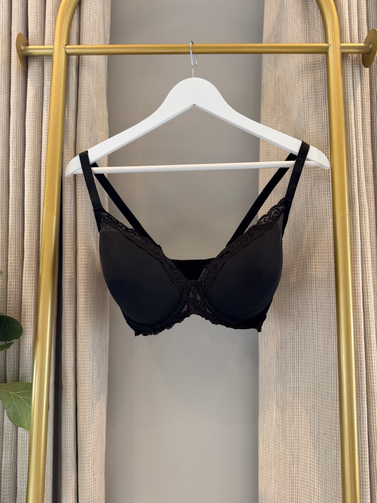 Euc Natori Feathers Contour Plunge Bra